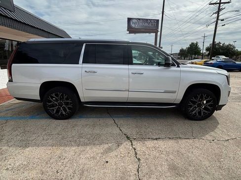 Used 2020 Cadillac Escalade ESV Premium Luxury AWD/4WD image 4
