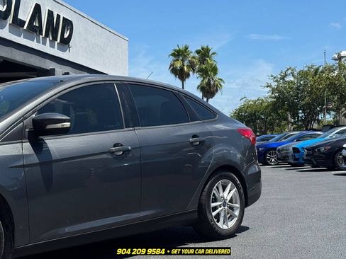 Used 2016 Ford Focus SE FWD image 3
