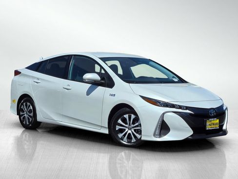 Used 2022 Toyota Prius Prime XLE FWD image 2