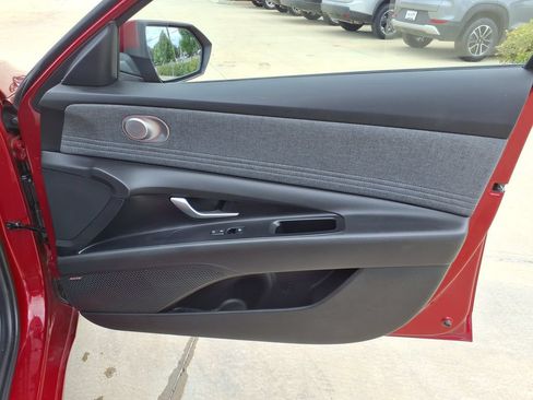 Used 2024 Hyundai Elantra Limited FWD image 19