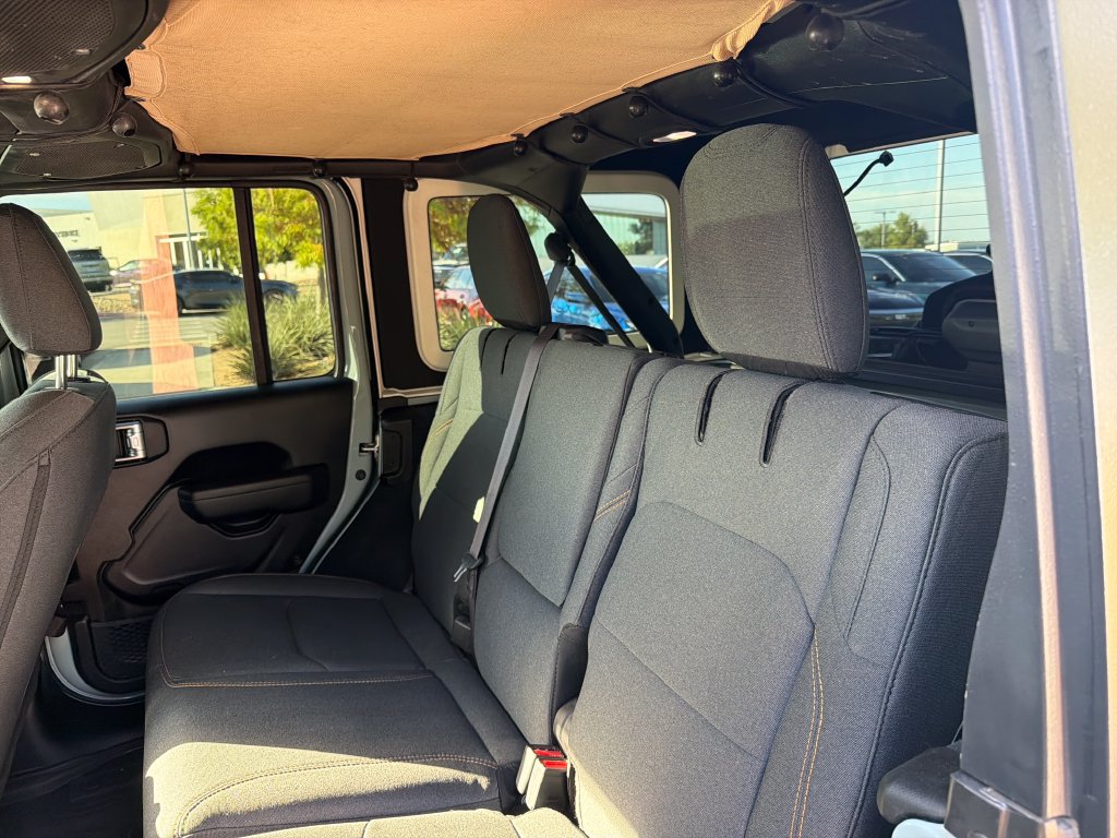 Used 2024 Jeep Wrangler Unlimited w/ Convenience Group AWD/4WD image 31