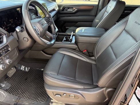 Used 2025 GMC Yukon XL Denali image 10