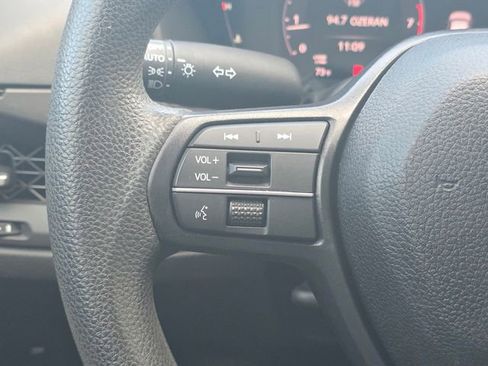 Used 2023 Honda Accord EX image 31