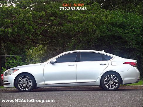 Used 2015 Hyundai Genesis 3.8 image 2