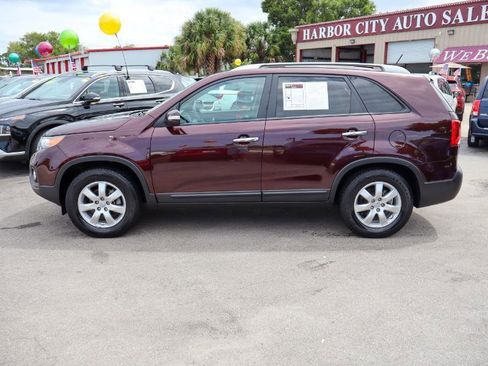 Used 2012 Kia Sorento LX w/ Convenience Pkg FWD image 2