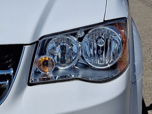 Used 2019 Dodge Grand Caravan SE FWD image 9