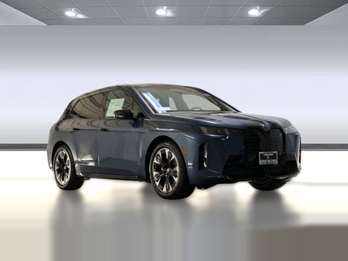 Used 2026 BMW iX M70 image 6