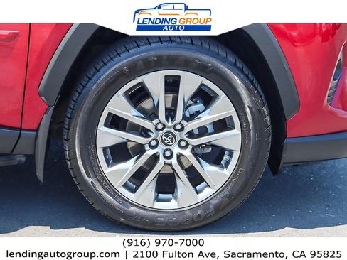 Used 2019 Toyota RAV4 XLE Premium image 9