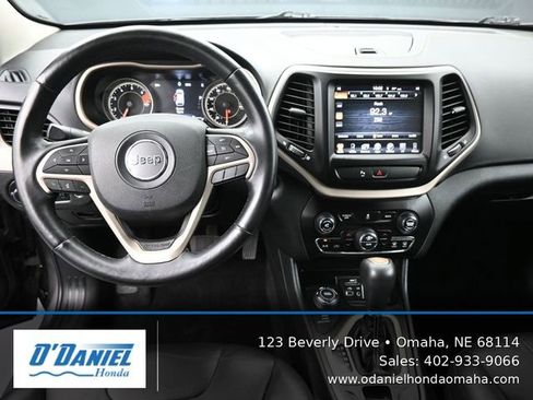 Used 2018 Jeep Cherokee Limited image 25