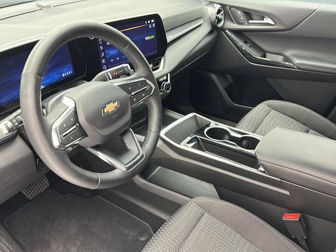 Used 2025 Chevrolet Equinox LT AWD/4WD image 12