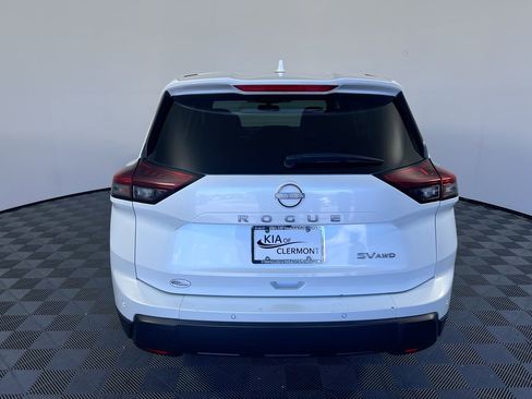 Used 2024 Nissan Rogue SV AWD/4WD image 4