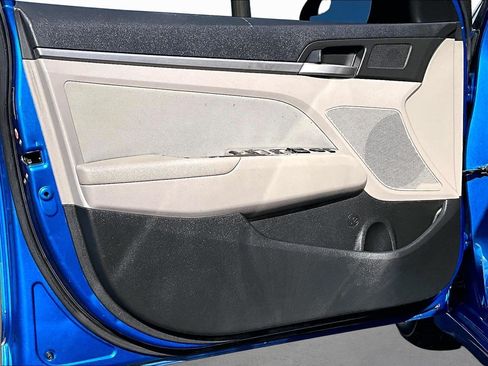 Used 2017 Hyundai Elantra SE FWD image 17