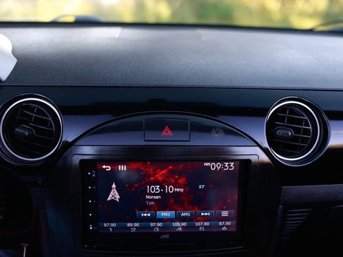 Used 2006 MAZDA MX-5 Miata Sport image 27