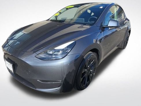 Used 2023 Tesla Model Y Long Range image 3