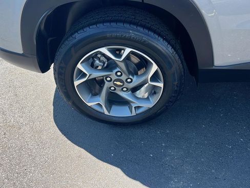 Used 2024 Chevrolet Trax LT w/ Driver Confidence Package FWD image 31