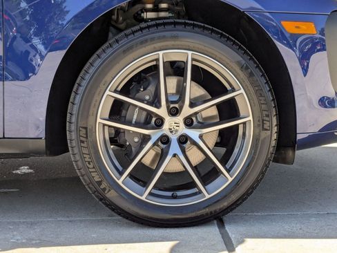 Certified 2025 Porsche Macan image 29