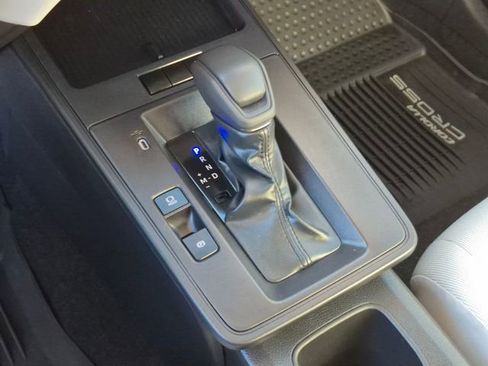 Used 2026 Toyota Corolla Cross L image 12