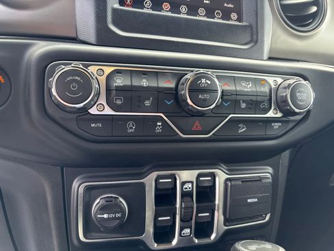 Used 2020 Jeep Wrangler Unlimited Sport image 25