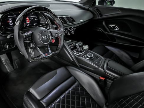 Used 2017 Audi R8 V10 image 24