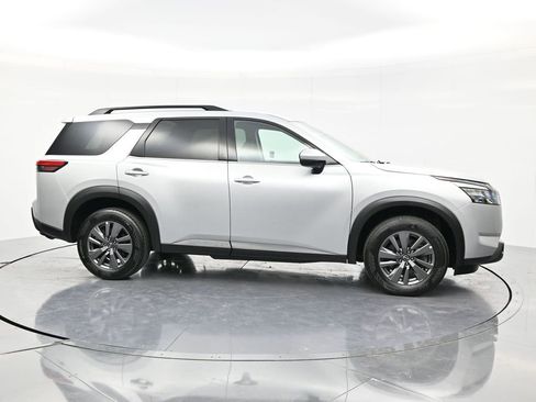 Used 2024 Nissan Pathfinder SV AWD/4WD image 4