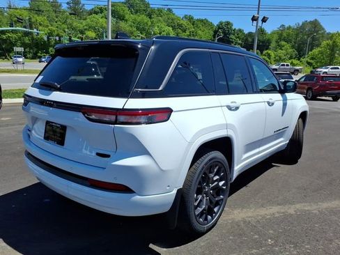 New 2026 Jeep Grand Cherokee Summit AWD/4WD image 3