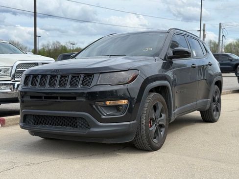 Used 2021 Jeep Compass Latitude image 2