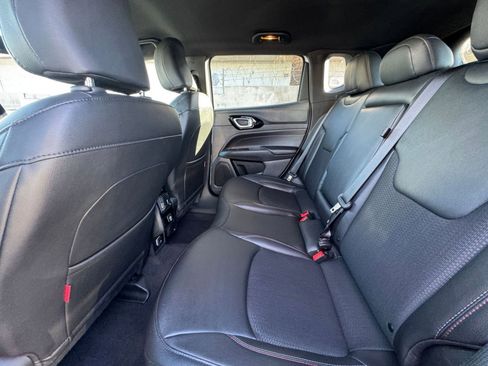 Used 2025 Jeep Compass Trailhawk image 23