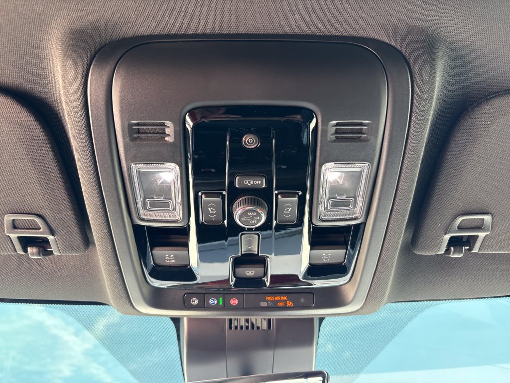 Used 2026 Chevrolet Suburban High Country AWD/4WD image 47
