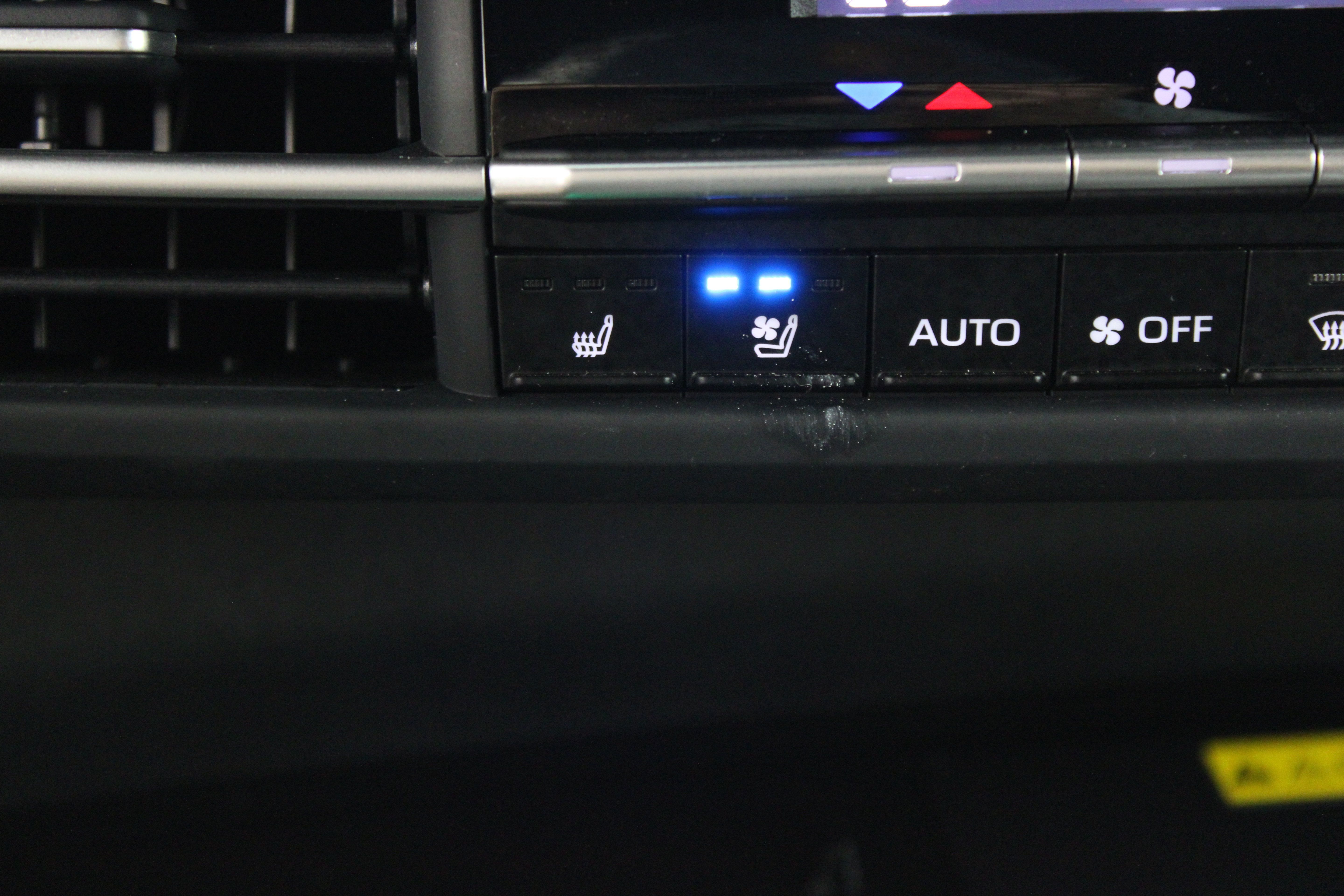 Used 2025 Toyota Sienna XSE w/ XSE Premium Package FWD image 22
