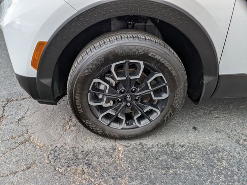 Used 2024 Hyundai Santa Cruz SEL image 11