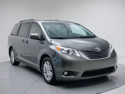 Used 2014 Toyota Sienna XLE FWD image 7
