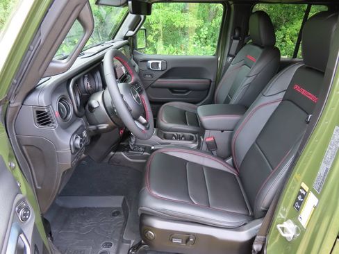 Certified 2024 Jeep Wrangler Unlimited Rubicon w/ Technology Group AWD/4WD image 25
