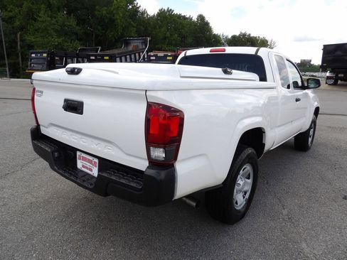 Used 2020 Toyota Tacoma SR image 7