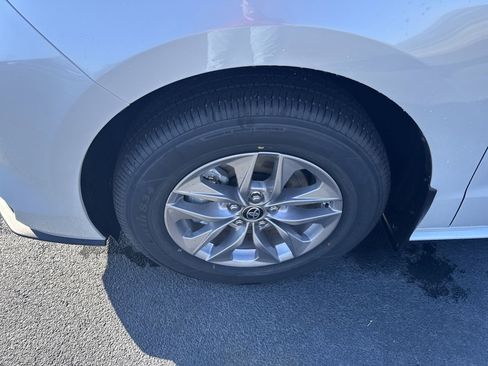 New 2025 Toyota Sienna XLE image 9