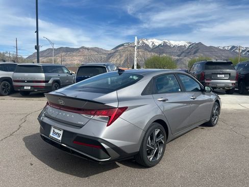 Used 2025 Hyundai Elantra SEL image 5