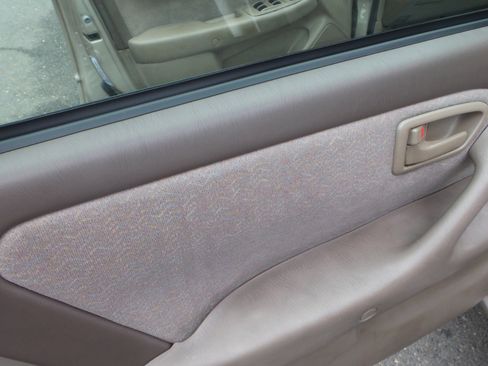 Used 1998 Toyota Camry LE image 22