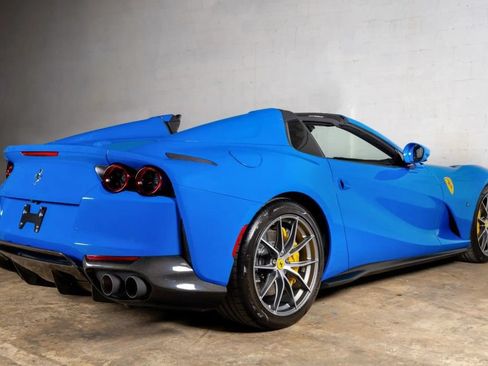 Used 2022 Ferrari 812 GTS RWD image 3