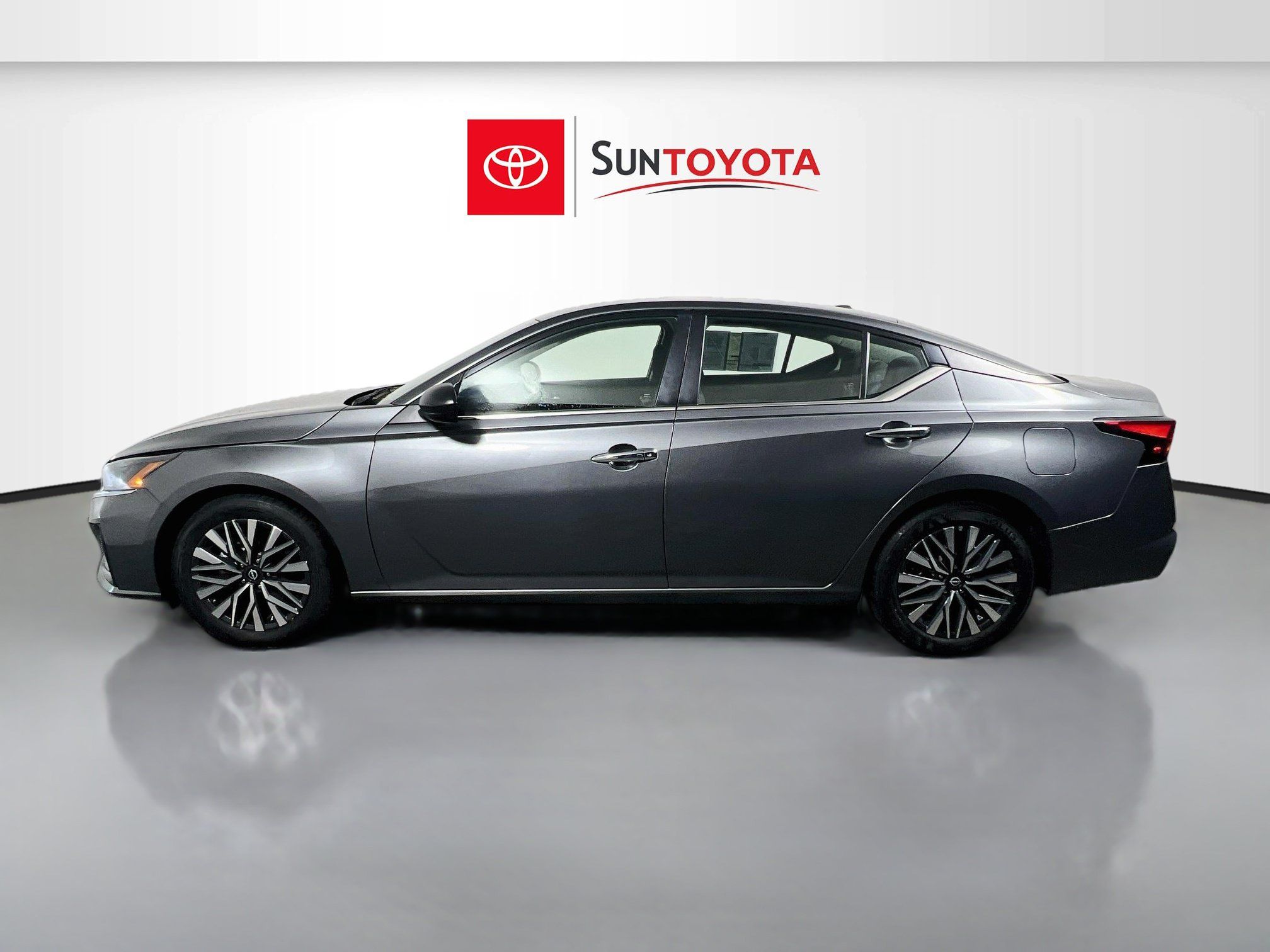 Used 2024 Nissan Altima 2.5 SV FWD image 7