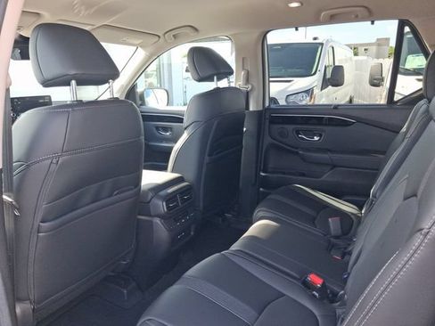 Used 2025 Honda Pilot EX-L image 5