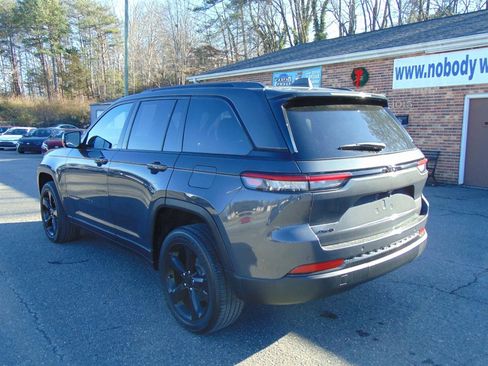 Used 2023 Jeep Grand Cherokee Altitude image 17