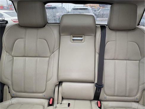 Used 2016 Land Rover Range Rover Sport HSE image 18