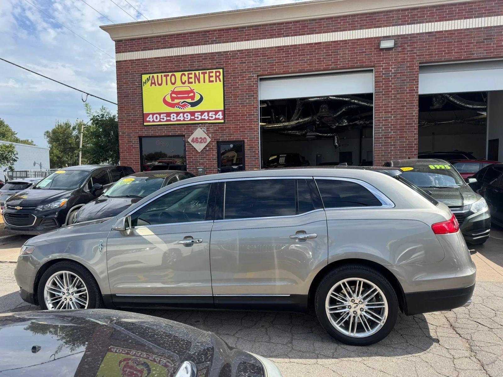 Used 2015 Lincoln MKT AWD w/ Equipment Group 201A image 2
