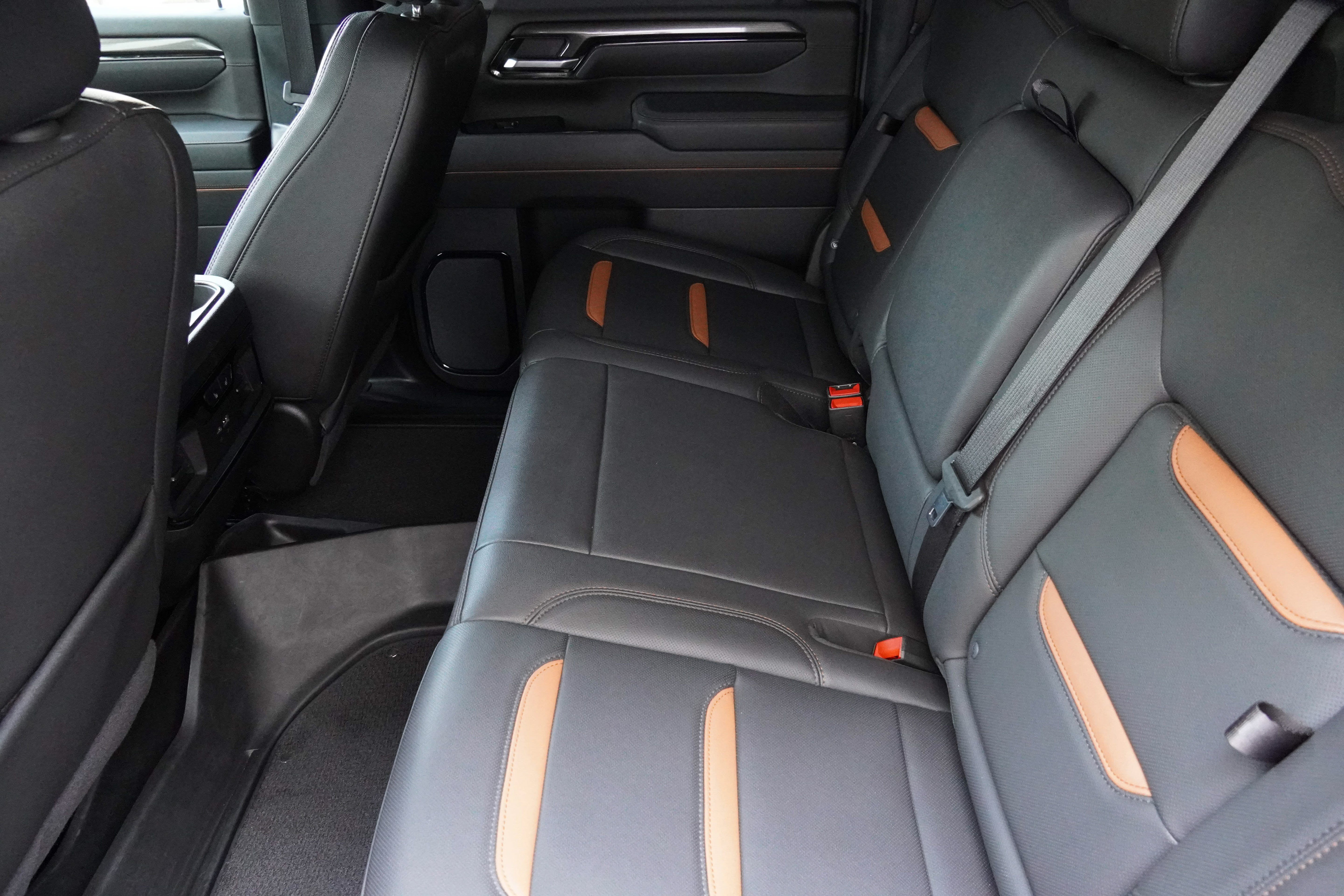Used 2025 GMC Sierra 2500 AT4 w/ AT4 Preferred Package AWD/4WD image 34