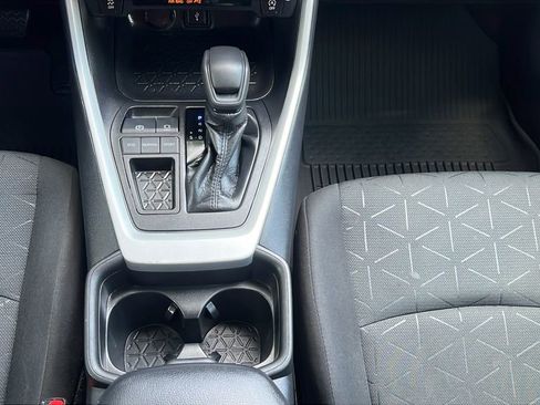 Certified 2021 Toyota RAV4 XLE w/ Convenience Package FWD image 18