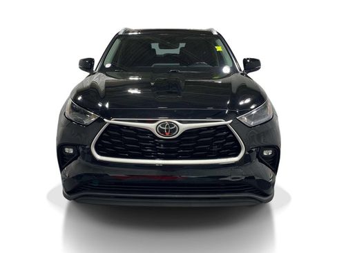 Used 2022 Toyota Highlander XLE AWD/4WD image 6