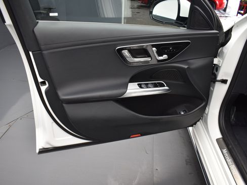 Used 2025 Mercedes-Benz E 350 4MATIC Sedan image 9