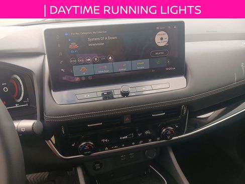 Used 2025 Nissan Rogue SL image 14