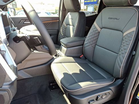 New 2026 GMC Canyon Denali image 6