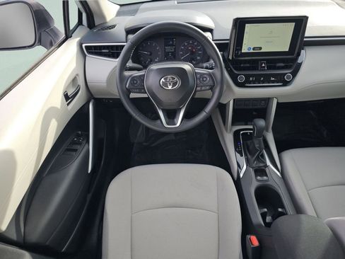 Used 2025 Toyota Corolla Cross LE image 4