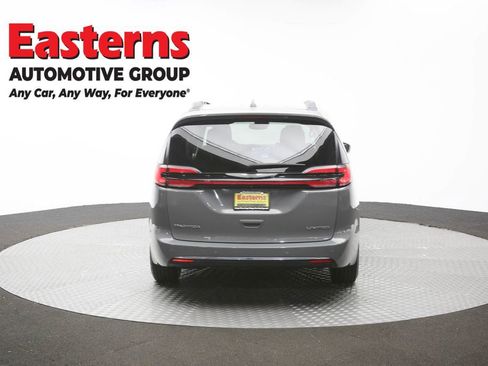Used 2022 Chrysler Pacifica Limited FWD image 35